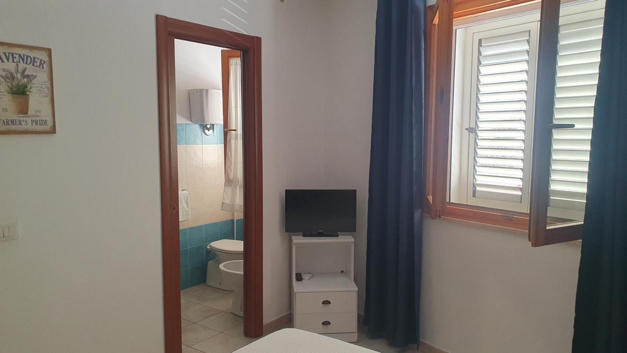 Blue Dolphin Guest House Alghero Esterno foto
