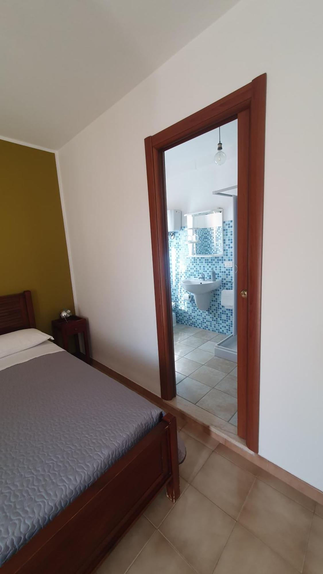 Blue Dolphin Guest House Alghero Esterno foto