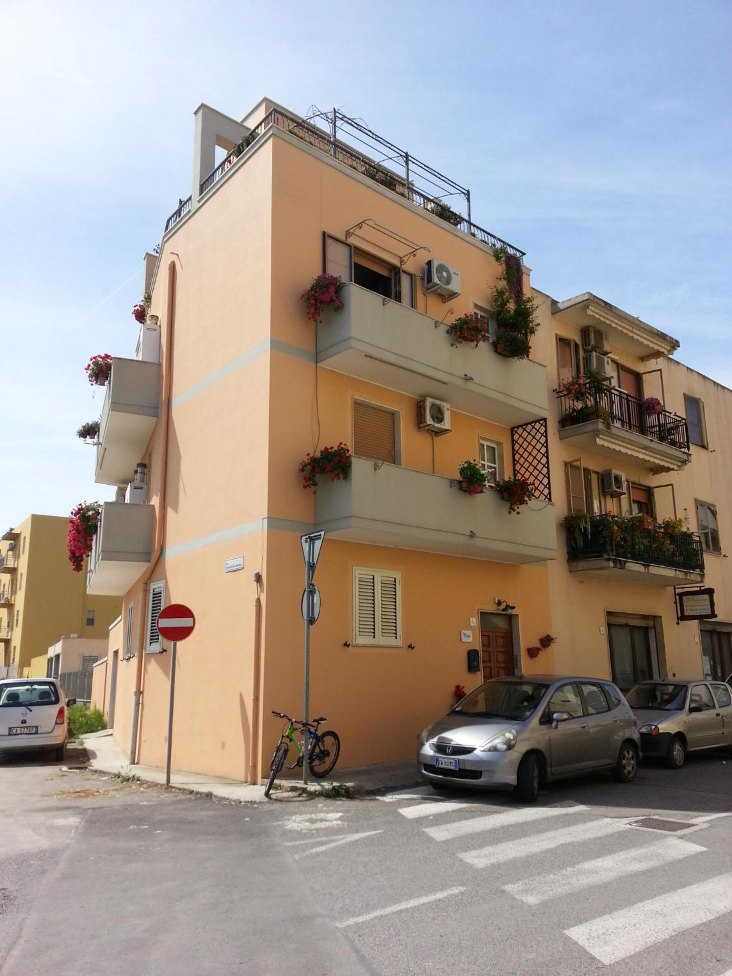 Blue Dolphin Guest House Alghero Esterno foto